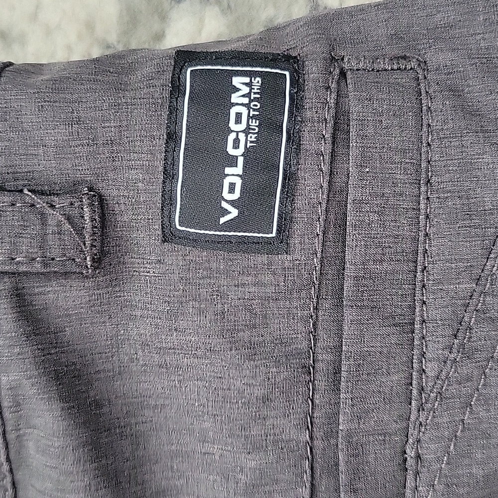 Volcom Shorts - Picture 3 of 11